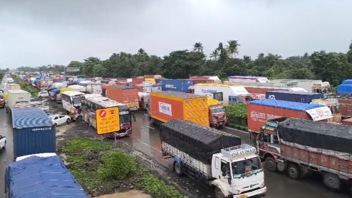 मुंबई-गुजरात हाईवे पर 40 KM का महाजाम