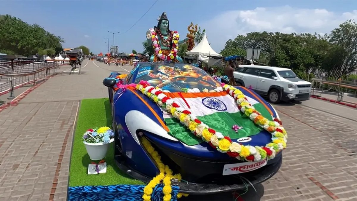 मुजफ्फरनगर में मैक्लॉरेन कांवड़ की धूम