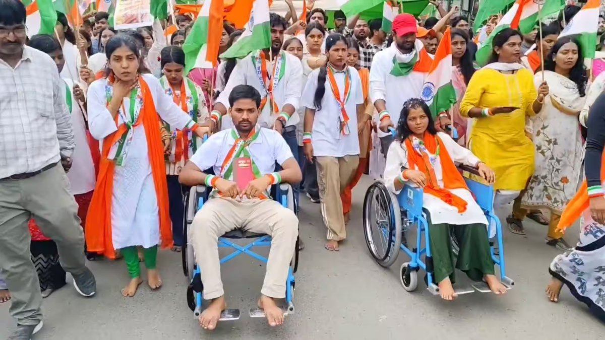 हेमंत सोरेन और राहुल गांधी का पुतला दहन