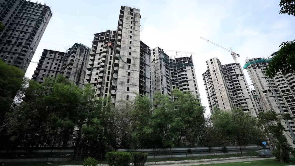 गुजरात समेत देश भर में क्यों थमी मकानों की बिक्री