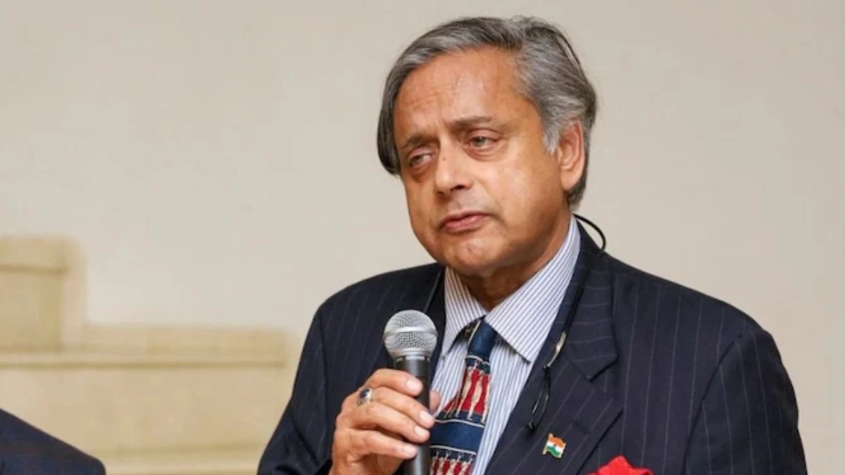 शशि थरूर बोले- 'खतरे में निष्पक्ष चुनाव