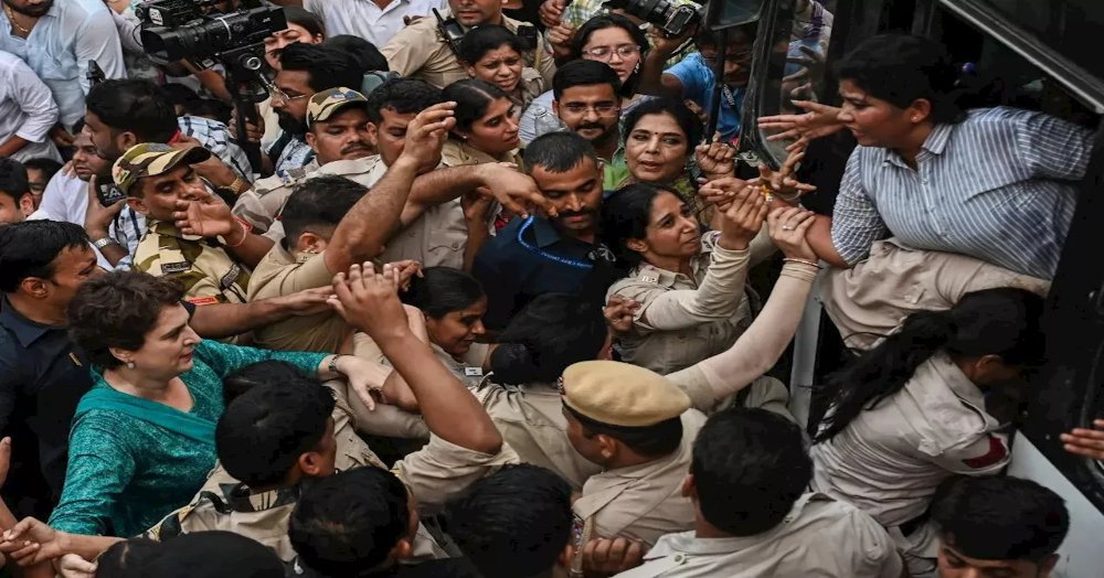 कांग्रेस प्रदर्शन में महिला पुलिसकर्मियों से अभद्रता