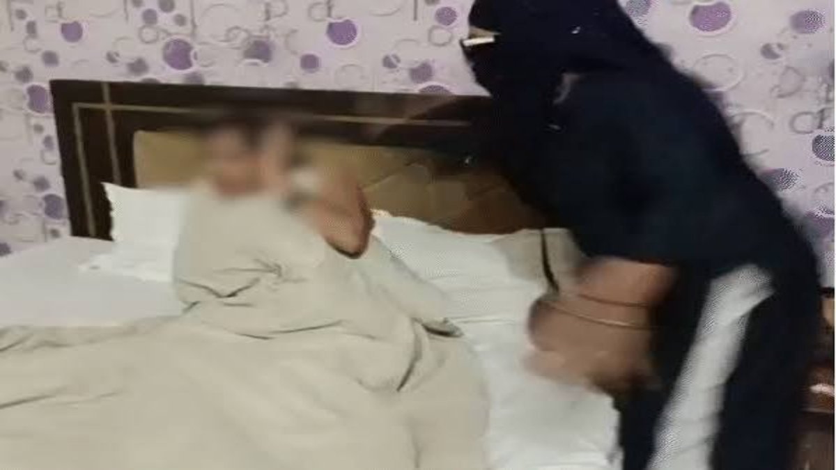 पति की बेवफाई से नाराज पत्नी ने रंगे हाथों पकड़ा