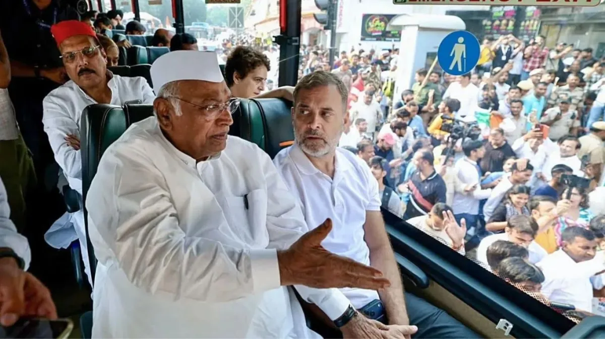 राहुल गांधी विपक्षी नेताओं के साथ सुप्रीम कोर्ट पहुंचे